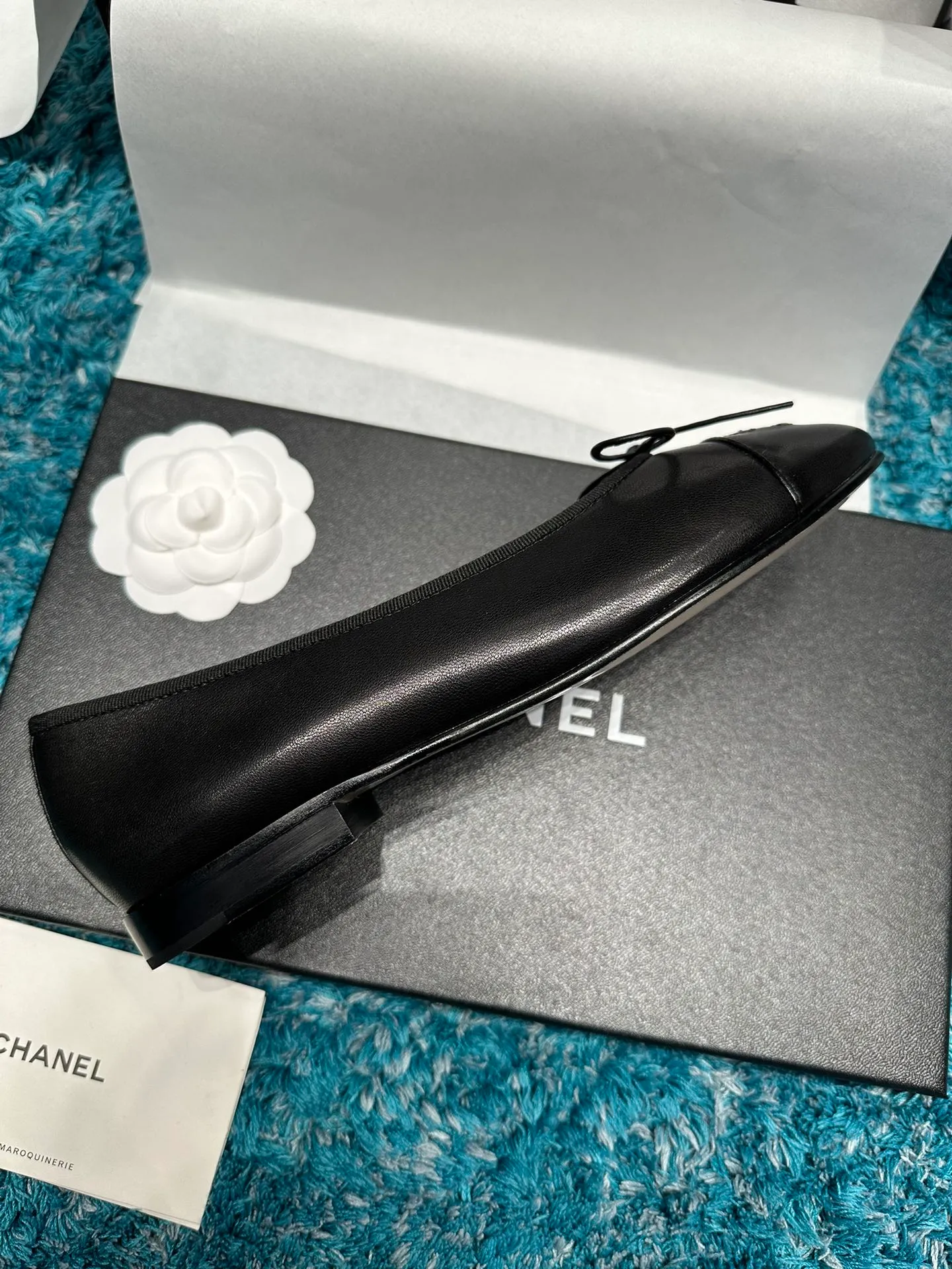👟👟Ex-factory price 440👟👟 Chanel has been upgrading Chanel shoes ~ 2021ss top version HK overseas purchasing original cut at 1:1 Chanel Chanel Eternal Classic Bow Round Toe Ballet Shoes There are not many good quality, truly no pressure to enter and exit the counter. Regardless of the last type, leather material selection, and manufacturing process, they are all genuine craftsmanship and very sophisticated. ◾️Fabric: Mixed sheepskin imported from Italy ◾️Lining: Imported sheepskin (sweat-absorbent and soft) ◾️Sole: Italian special A-grade genuine leather sole (not ordinary thin sole in the market) ◾️Size: 35-39 [34 40 41 42 43 customization is not returnable]